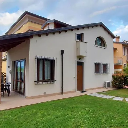 Сasa de vacaciones 3 Bedroom Villa, Garda Lazise